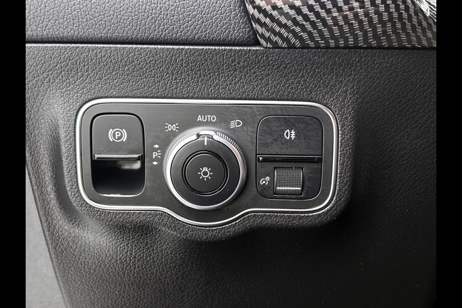 Mercedes-Benz B-Klasse 180 Business Solution AMG | Lichtmetalen velgen | Night pack \ Navigatie MBUX wide screen | Parking support | Inclusief 12 Maanden Garantie