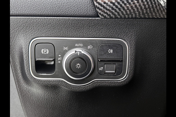 Mercedes-Benz B-Klasse 180 Business Solution AMG | Lichtmetalen velgen | Night pack \ Navigatie MBUX wide screen | Parking support | Inclusief 12 Maanden Garantie