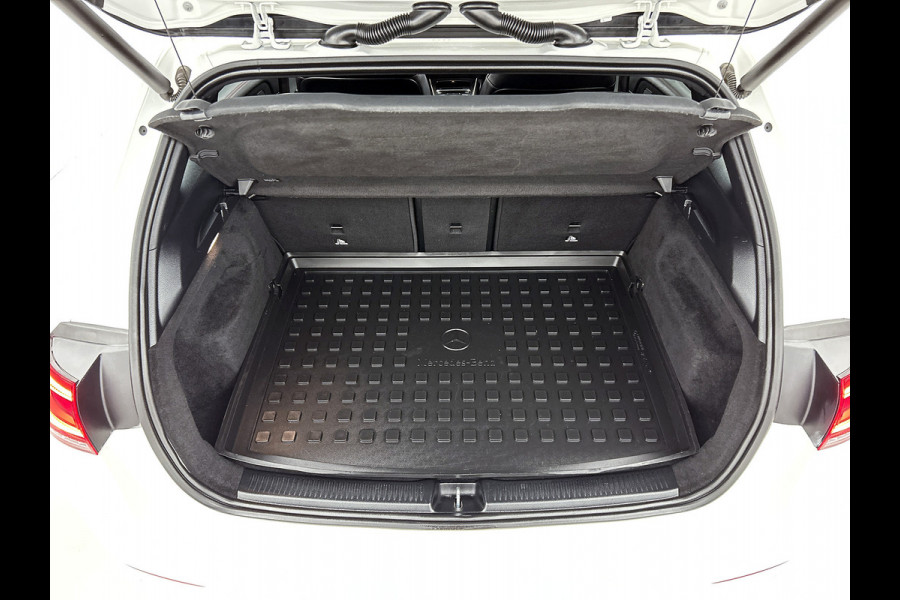 Mercedes-Benz B-Klasse 180 Business Solution AMG | Lichtmetalen velgen | Night pack \ Navigatie MBUX wide screen | Parking support | Inclusief 12 Maanden Garantie