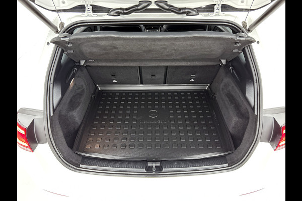 Mercedes-Benz B-Klasse 180 Business Solution AMG | Lichtmetalen velgen | Night pack \ Navigatie MBUX wide screen | Parking support | Inclusief 12 Maanden Garantie