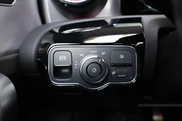 Mercedes-Benz A-Klasse 250 e AMG Line LED/SFEER/PANORAMADAK/LEER+S.VERWARMING+MEMORY/19"LMV/360 CAM/LINE/ACC/ECC/12 MDN GARANTIE!