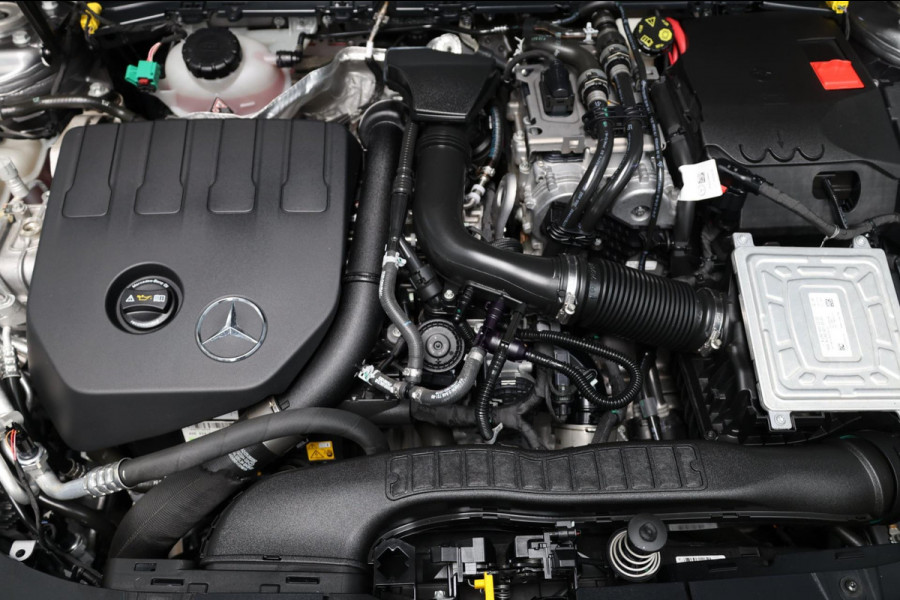 Mercedes-Benz A-Klasse 250 e AMG Line LED/SFEER/PANORAMADAK/LEER+S.VERWARMING+MEMORY/19"LMV/360 CAM/LINE/ACC/ECC/12 MDN GARANTIE!