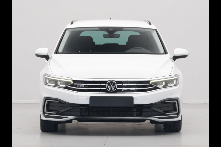 Volkswagen Passat Variant 1.4 TSI 218pk PHEV GTE Navigatie iQ Light Side Assist Camera