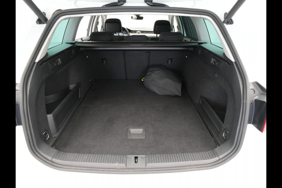 Volkswagen Passat Variant 1.4 TSI 218pk PHEV GTE Navigatie iQ Light Side Assist Camera