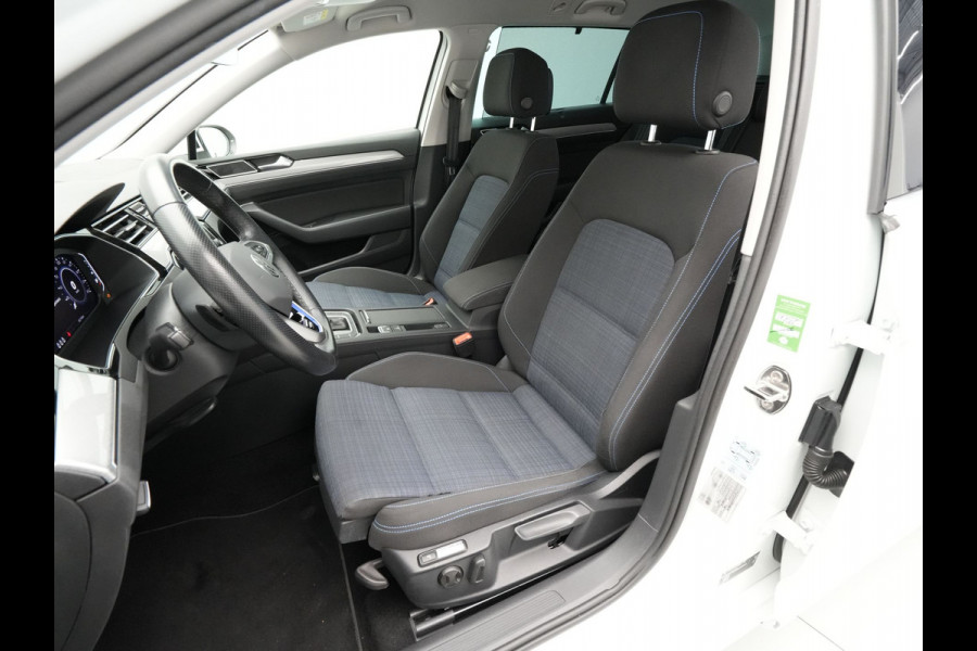 Volkswagen Passat Variant 1.4 TSI 218pk PHEV GTE Navigatie iQ Light Side Assist Camera