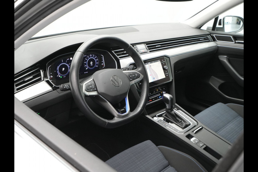 Volkswagen Passat Variant 1.4 TSI 218pk PHEV GTE Navigatie iQ Light Side Assist Camera
