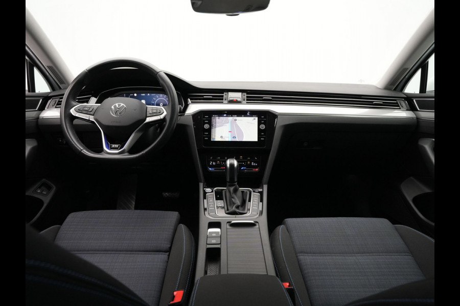 Volkswagen Passat Variant 1.4 TSI 218pk PHEV GTE Navigatie iQ Light Side Assist Camera