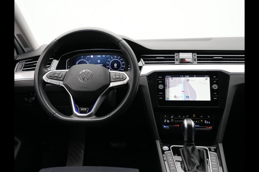 Volkswagen Passat Variant 1.4 TSI 218pk PHEV GTE Navigatie iQ Light Side Assist Camera