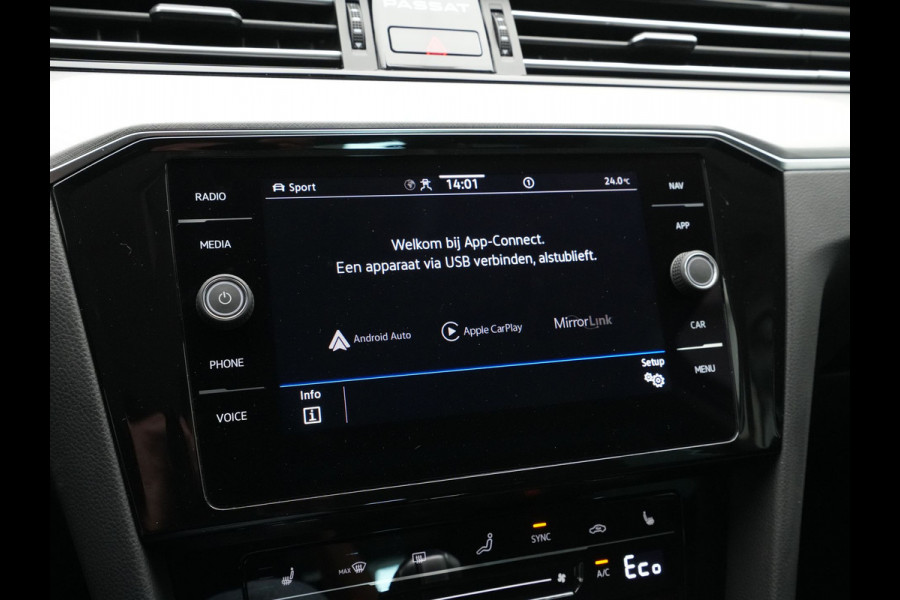 Volkswagen Passat Variant 1.4 TSI 218pk PHEV GTE Navigatie iQ Light Side Assist Camera