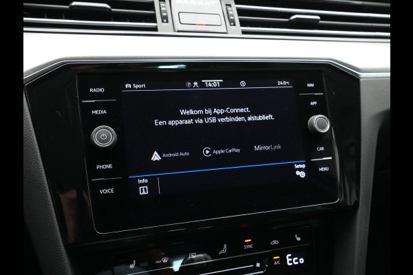 Volkswagen Passat Variant 1.4 TSI 218pk PHEV GTE Navigatie iQ Light Side Assist Camera