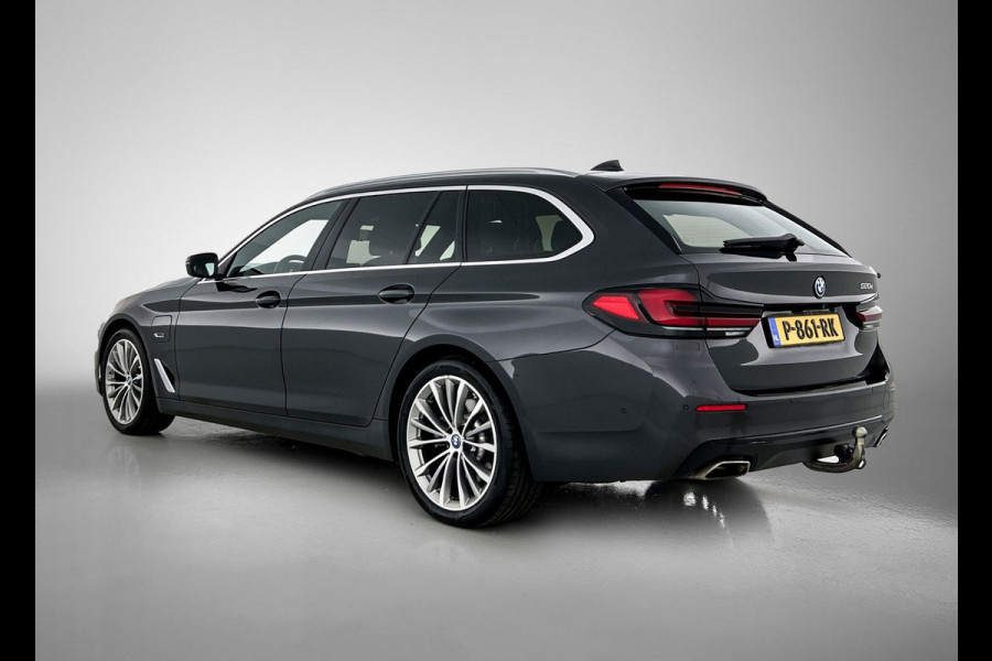 BMW 5 Serie Touring 520e Business Edition Plus (TREKHAAK ELETK. WEGKLAPBAAR, DEALER ONDERHOUDER, ELEKT. STOELEN, SFEERVERLICHTING)