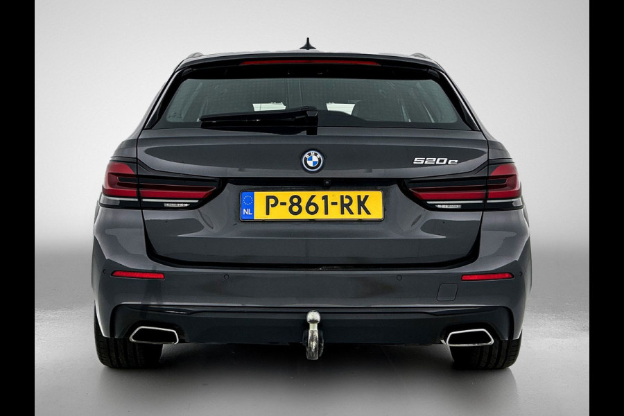 BMW 5 Serie Touring 520e Business Edition Plus (TREKHAAK ELETK. WEGKLAPBAAR, DEALER ONDERHOUDER, ELEKT. STOELEN, SFEERVERLICHTING)