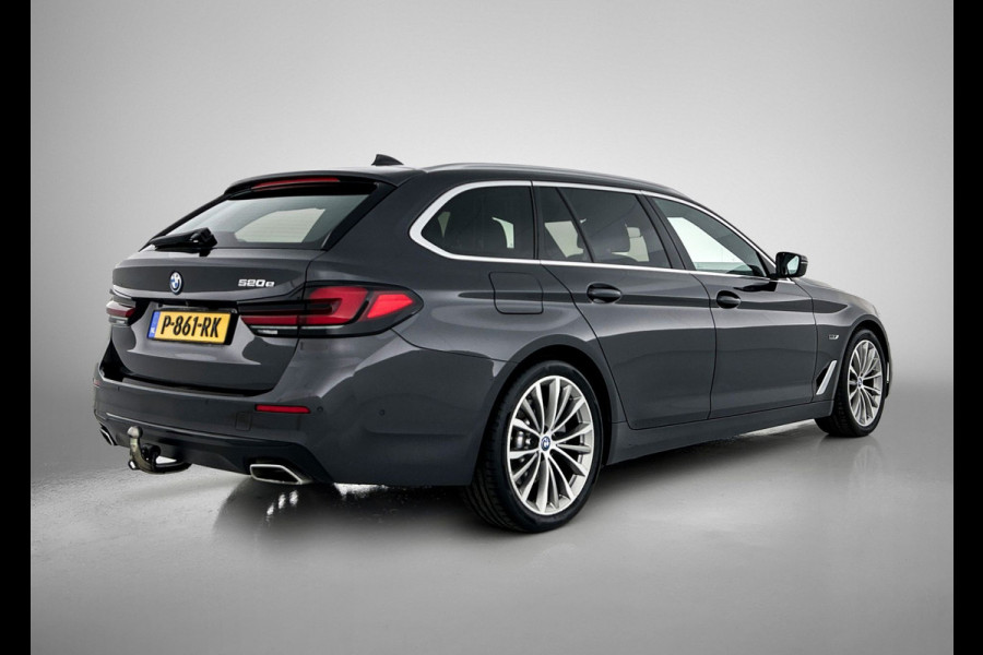 BMW 5 Serie Touring 520e Business Edition Plus (TREKHAAK ELETK. WEGKLAPBAAR, DEALER ONDERHOUDER, ELEKT. STOELEN, SFEERVERLICHTING)