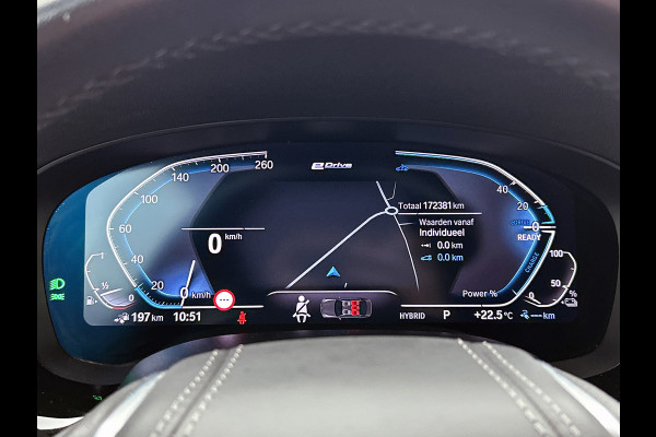BMW 5 Serie Touring 520e Business Edition Plus (TREKHAAK ELETK. WEGKLAPBAAR, DEALER ONDERHOUDER, ELEKT. STOELEN, SFEERVERLICHTING)