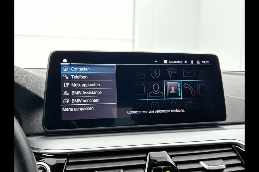 BMW 5 Serie Touring 520e Business Edition Plus (TREKHAAK ELETK. WEGKLAPBAAR, DEALER ONDERHOUDER, ELEKT. STOELEN, SFEERVERLICHTING)