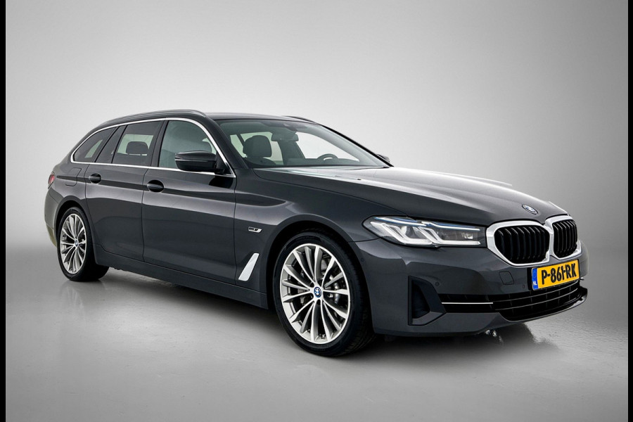 BMW 5 Serie Touring 520e Business Edition Plus (TREKHAAK ELETK. WEGKLAPBAAR, DEALER ONDERHOUDER, ELEKT. STOELEN, SFEERVERLICHTING)