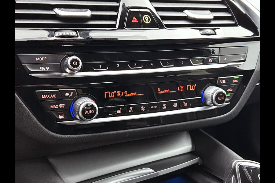 BMW 5 Serie Touring 520e Business Edition Plus (TREKHAAK ELETK. WEGKLAPBAAR, DEALER ONDERHOUDER, ELEKT. STOELEN, SFEERVERLICHTING)