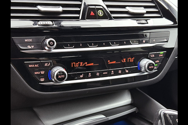 BMW 5 Serie Touring 520e Business Edition Plus (TREKHAAK ELETK. WEGKLAPBAAR, DEALER ONDERHOUDER, ELEKT. STOELEN, SFEERVERLICHTING)
