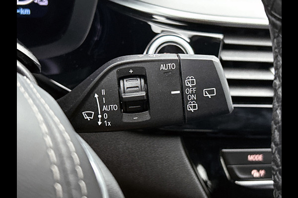 BMW 5 Serie Touring 520e Business Edition Plus (TREKHAAK ELETK. WEGKLAPBAAR, DEALER ONDERHOUDER, ELEKT. STOELEN, SFEERVERLICHTING)