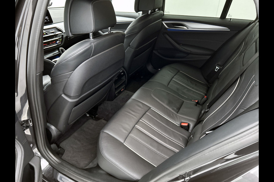 BMW 5 Serie Touring 520e Business Edition Plus (TREKHAAK ELETK. WEGKLAPBAAR, DEALER ONDERHOUDER, ELEKT. STOELEN, SFEERVERLICHTING)