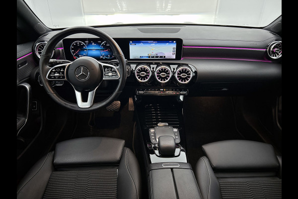 Mercedes-Benz CLA-Klasse Shooting Brake 180 Business Solution Luxury (SFEERVERLICHTING, TREKHAAK AFNEEMBAAR, CAMERA, 1e EIGENAAR)