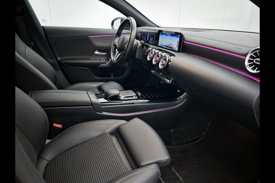Mercedes-Benz CLA-Klasse Shooting Brake 180 Business Solution Luxury (SFEERVERLICHTING, TREKHAAK AFNEEMBAAR, CAMERA, 1e EIGENAAR)