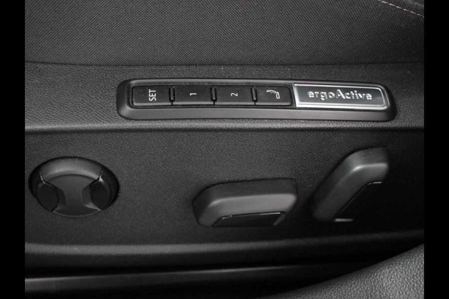 Volkswagen GOLF Variant 1.5 eTSI 150pk DSG Style | Navigatie | Climate Control | Camera | Parkeer Sensoren | Adaptive Cruise control | Achterklep electrisch bedienbaar | Stoelverwarming