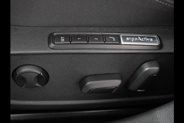 Volkswagen GOLF Variant 1.5 eTSI 150pk DSG Style | Navigatie | Climate Control | Camera | Parkeer Sensoren | Adaptive Cruise control | Achterklep electrisch bedienbaar | Stoelverwarming