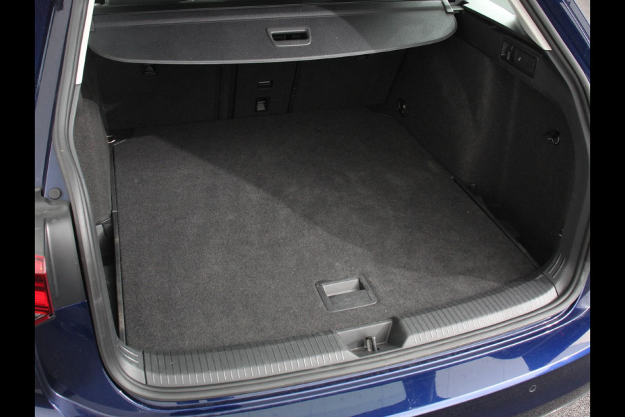 Volkswagen GOLF Variant 1.5 eTSI 150pk DSG Style | Navigatie | Climate Control | Camera | Parkeer Sensoren | Adaptive Cruise control | Achterklep electrisch bedienbaar | Stoelverwarming