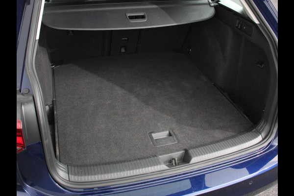 Volkswagen GOLF Variant 1.5 eTSI 150pk DSG Style | Navigatie | Climate Control | Camera | Parkeer Sensoren | Adaptive Cruise control | Achterklep electrisch bedienbaar | Stoelverwarming