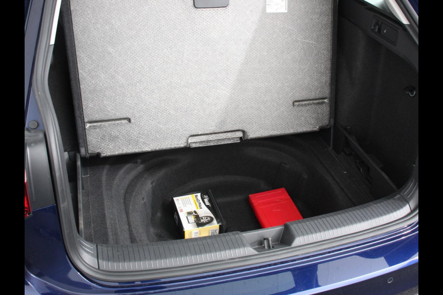 Volkswagen GOLF Variant 1.5 eTSI 150pk DSG Style | Navigatie | Climate Control | Camera | Parkeer Sensoren | Adaptive Cruise control | Achterklep electrisch bedienbaar | Stoelverwarming