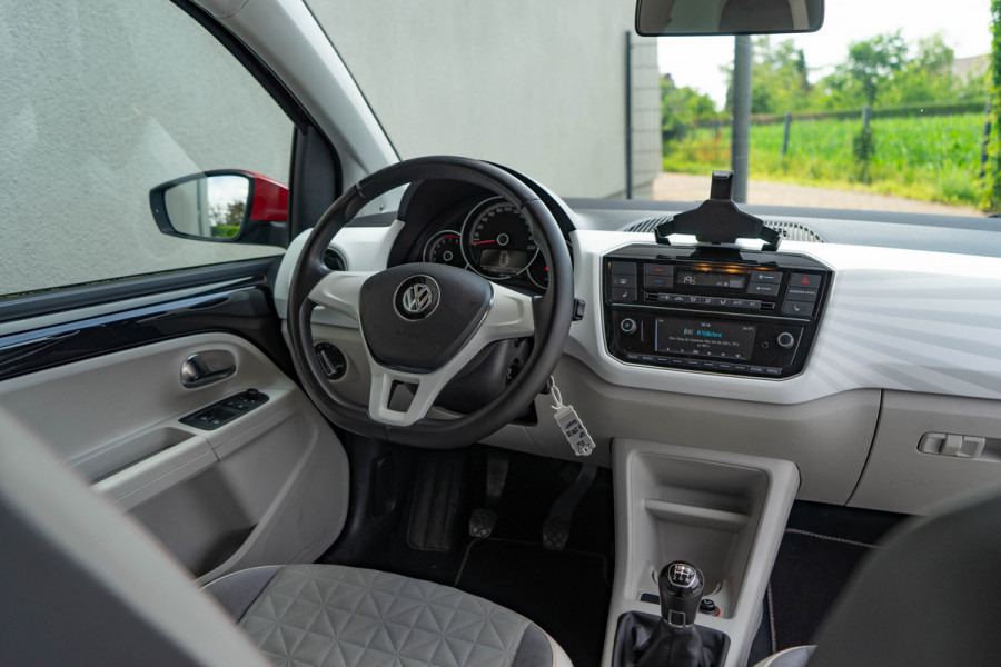 Volkswagen up! 1.0 BMT high up!/ Beats Audio