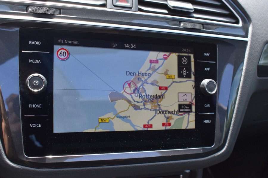 Volkswagen Tiguan 1.5 TSI ACT Highline Business R Trekhaak/Pano/Navi/R-line