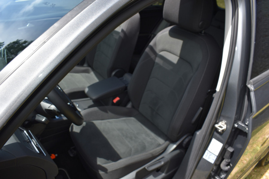 Volkswagen Tiguan 1.5 TSI ACT Highline Business R Trekhaak/Pano/Navi/R-line