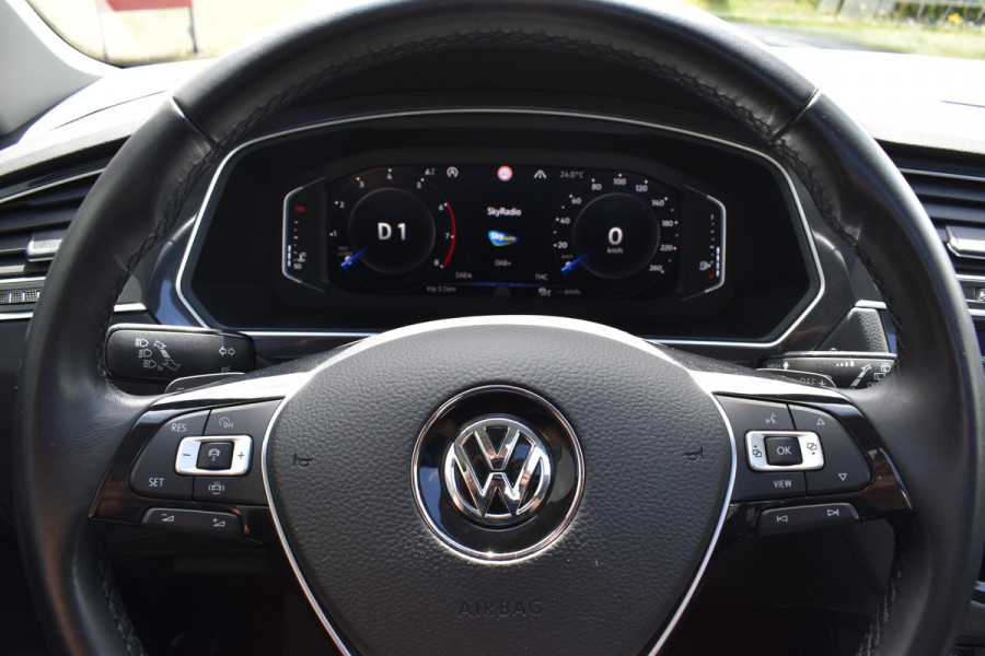 Volkswagen Tiguan 1.5 TSI ACT Highline Business R Trekhaak/Pano/Navi/R-line