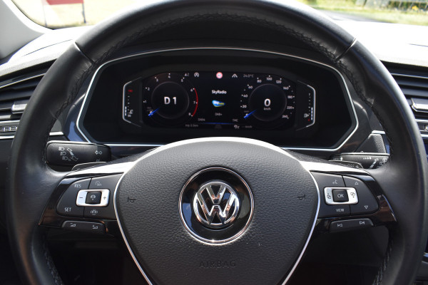 Volkswagen Tiguan 1.5 TSI ACT Highline Business R Trekhaak/Pano/Navi/R-line