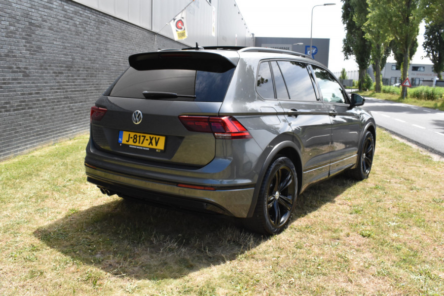 Volkswagen Tiguan 1.5 TSI ACT Highline Business R Trekhaak/Pano/Navi/R-line