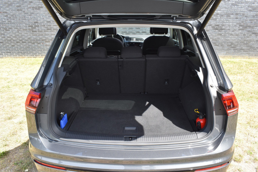 Volkswagen Tiguan 1.5 TSI ACT Highline Business R Trekhaak/Pano/Navi/R-line