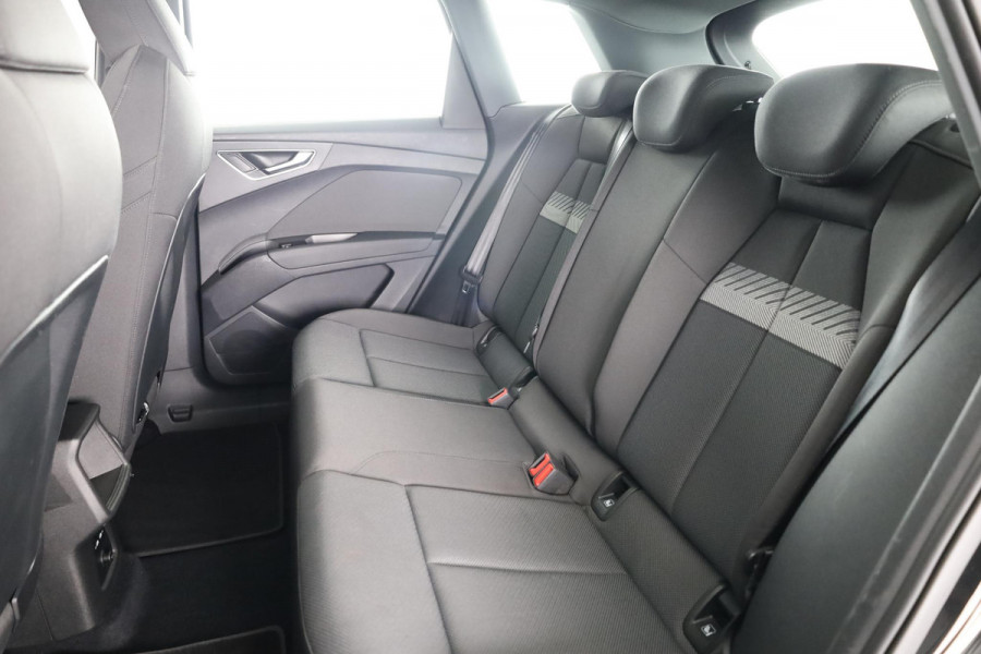 Audi Q4 e-tron 35 Launch edition Advanced 55 kWh 170pk | Navigatie | Matrix led koplampen | Sportstoelen | Stoelverwarming