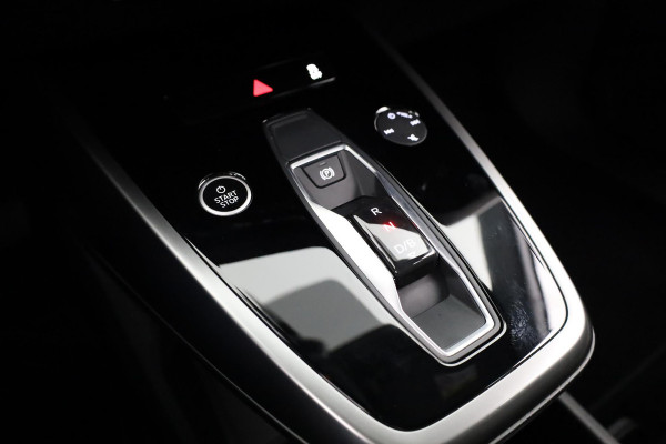 Audi Q4 e-tron 35 Launch edition Advanced 55 kWh 170pk | Navigatie | Matrix led koplampen | Sportstoelen | Stoelverwarming