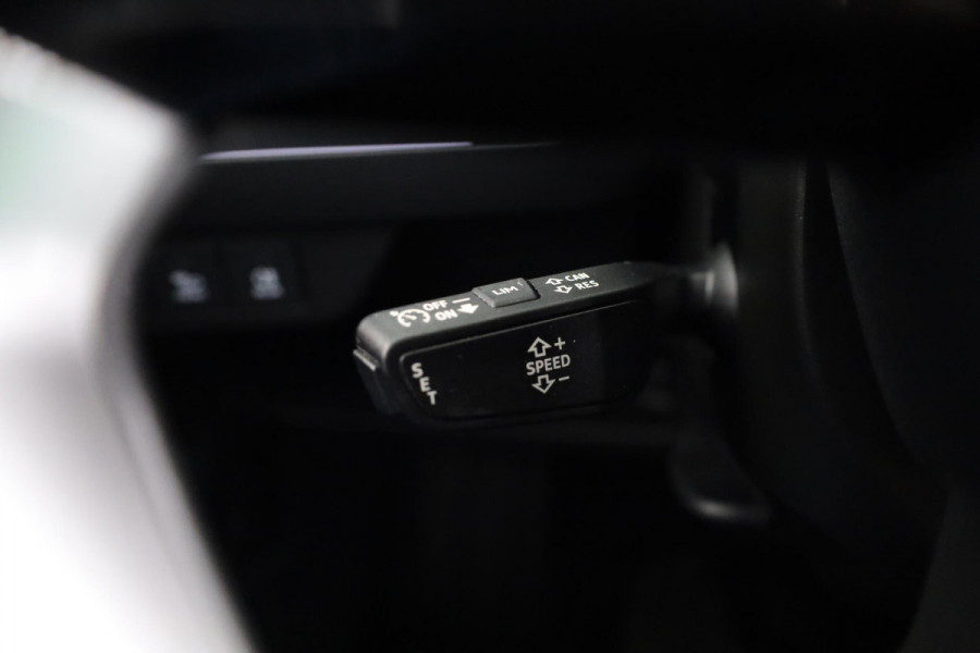 Audi Q4 e-tron 35 Launch edition Advanced 55 kWh 170pk | Navigatie | Matrix led koplampen | Sportstoelen | Stoelverwarming