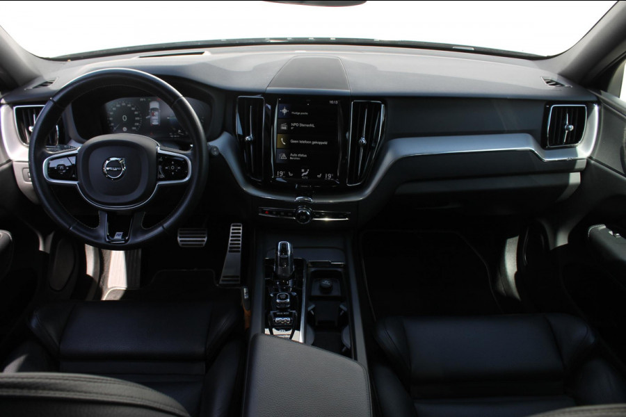 Volvo XC60 T8 Twin Engine AWD R-Design Luchtvering / Head-up display / BLIS / Elektrisch bedienbare bestuurderstoel met geheugen / Cruise control / Achteruitrij camera / Apple Carplay / Android auto /