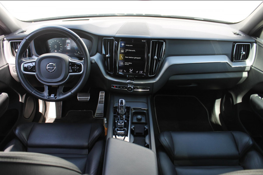 Volvo XC60 T8 Twin Engine AWD R-Design Luchtvering / Head-up display / BLIS / Elektrisch bedienbare bestuurderstoel met geheugen / Cruise control / Achteruitrij camera / Apple Carplay / Android auto /
