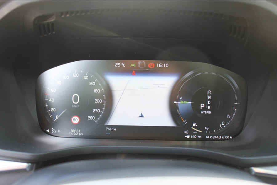Volvo XC60 T8 Twin Engine AWD R-Design Luchtvering / Head-up display / BLIS / Elektrisch bedienbare bestuurderstoel met geheugen / Cruise control / Achteruitrij camera / Apple Carplay / Android auto /