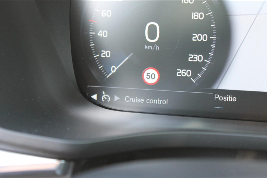 Volvo XC60 T8 Twin Engine AWD R-Design Luchtvering / Head-up display / BLIS / Elektrisch bedienbare bestuurderstoel met geheugen / Cruise control / Achteruitrij camera / Apple Carplay / Android auto /