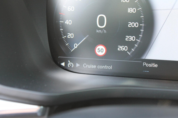 Volvo XC60 T8 Twin Engine AWD R-Design Luchtvering / Head-up display / BLIS / Elektrisch bedienbare bestuurderstoel met geheugen / Cruise control / Achteruitrij camera / Apple Carplay / Android auto /