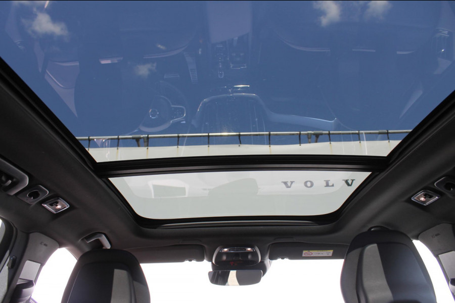 Volvo XC60 T8 Twin Engine AWD R-Design Luchtvering / Head-up display / BLIS / Elektrisch bedienbare bestuurderstoel met geheugen / Cruise control / Achteruitrij camera / Apple Carplay / Android auto /