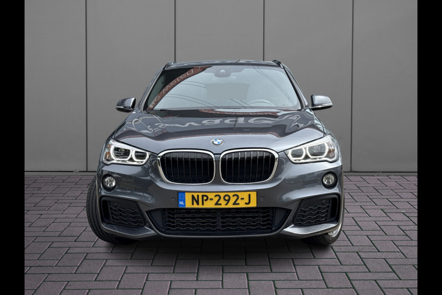 BMW X1 sDrive20i High Executive M-Sport | 1e Eig | Dealer OH | Head-up | Trekhaak | Leder