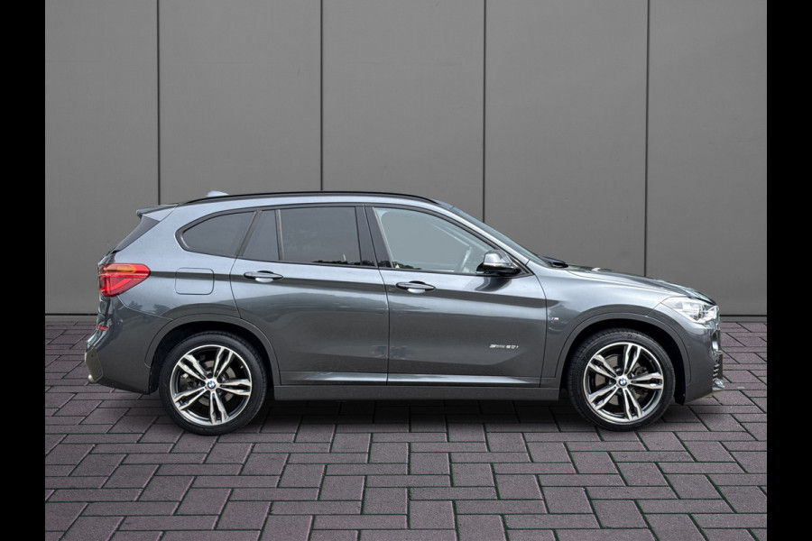 BMW X1 sDrive20i High Executive M-Sport | 1e Eig | Dealer OH | Head-up | Trekhaak | Leder
