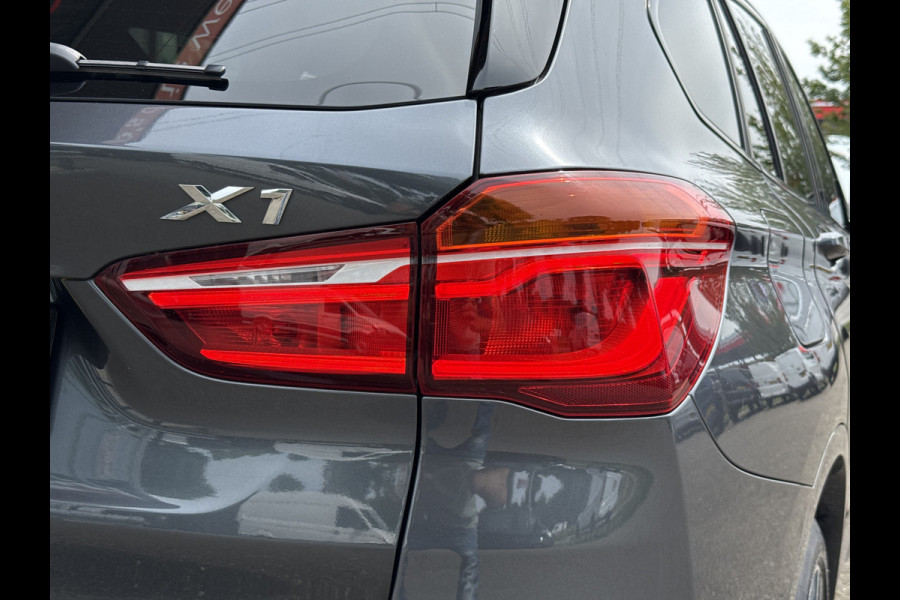BMW X1 sDrive20i High Executive M-Sport | 1e Eig | Dealer OH | Head-up | Trekhaak | Leder